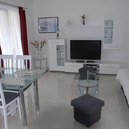 אומיס Villa Natalie מראה חיצוני תמונה