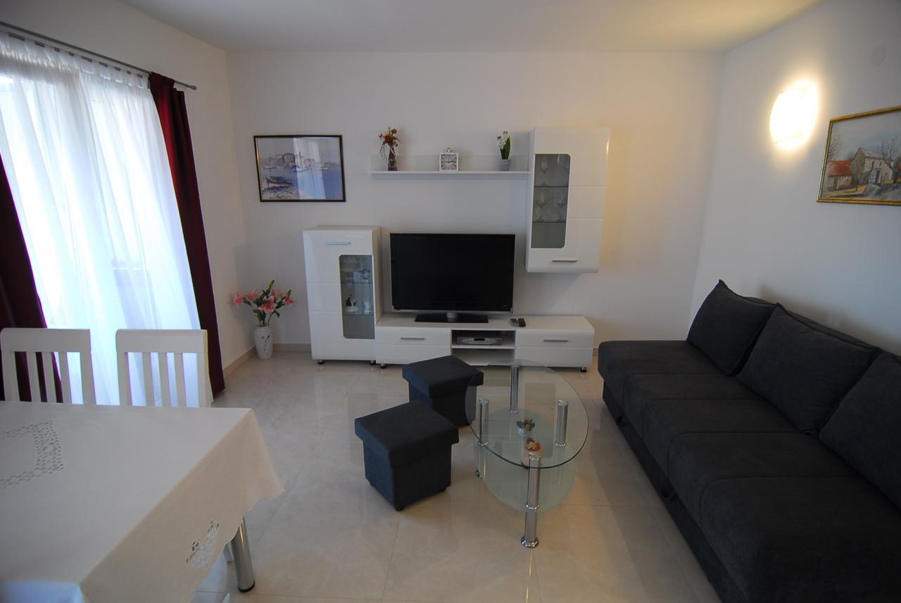 אומיס Villa Natalie מראה חיצוני תמונה