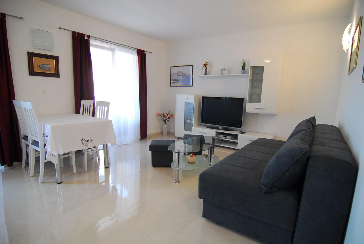 אומיס Villa Natalie מראה חיצוני תמונה