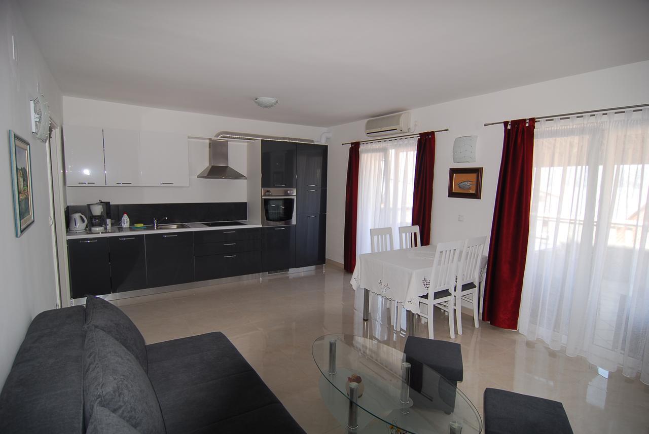 אומיס Villa Natalie מראה חיצוני תמונה