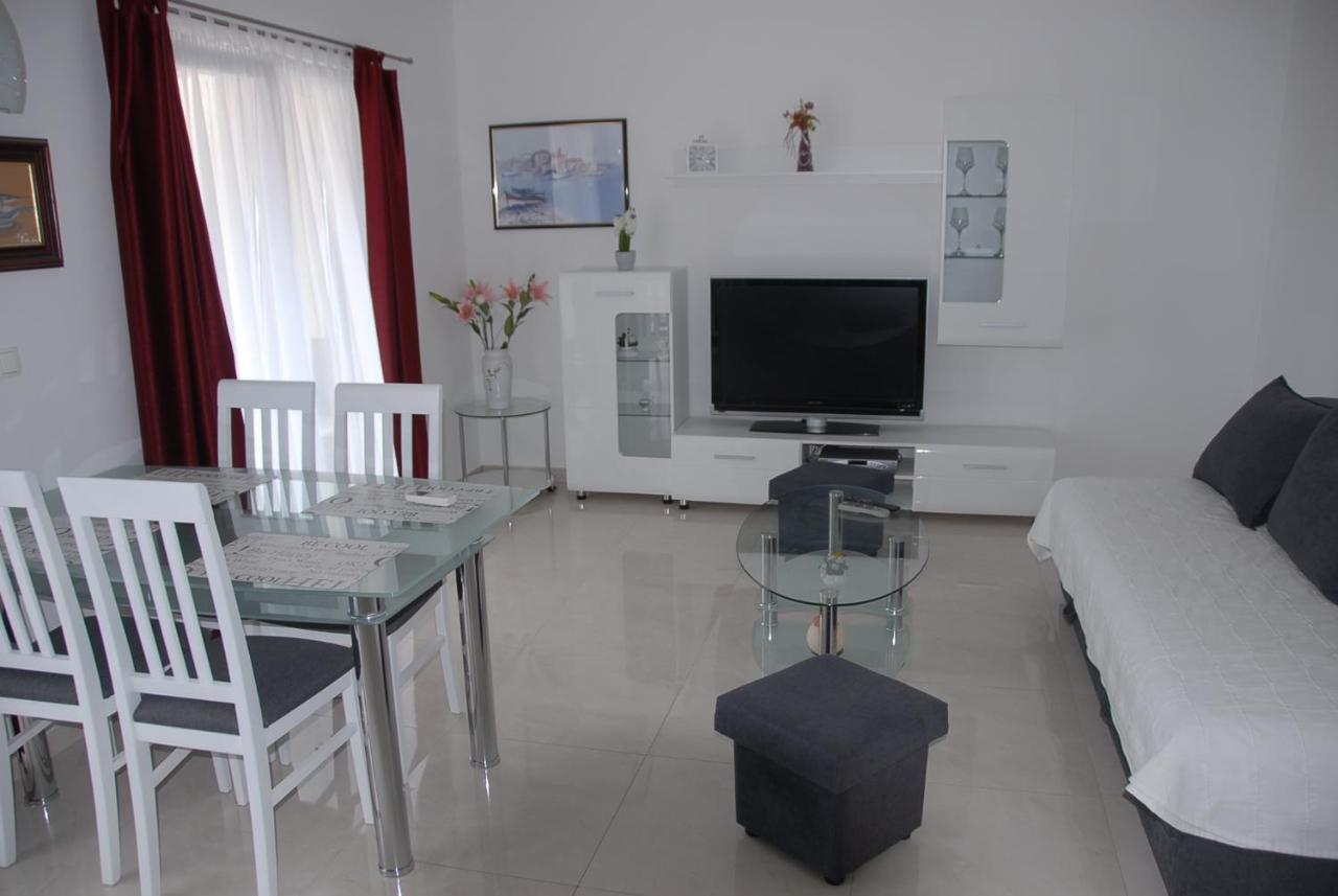 אומיס Villa Natalie מראה חיצוני תמונה